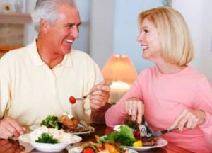 Названы продукты, которые не стоит есть после 65 лет