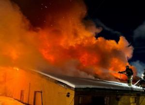 У Мурманську на площі 500 кв. м. яскраво палав спецодяг для російських мобіків: відео масштабної пожежі