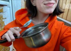 Не жарт: У Росії потужний бунт проти війни, рідні мобіків з вікон б’ють в каструлі (відео)