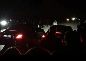 В России на ночных гонках водитель протаранил толпу людей (видео)