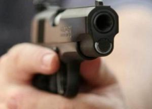 В Николаеве мужчина стрелял в подростка