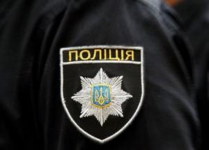 На Закарпатье мужчина с двумя ножами напал на полицейского