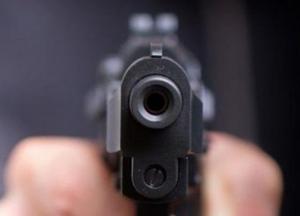 В Николаеве мужчина убил жену и застрелился