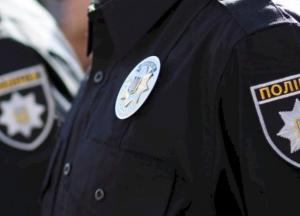 Забрали карту у умершего и тратили средства: двух полицейских подозревают в ряде преступлений