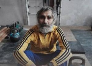 79-річний харківський викладач Юрій Васильєв став триразовим чемпіоном світу з гирьового спорту