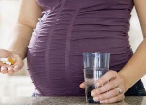 В Украине запретили популярные витамины для беременных