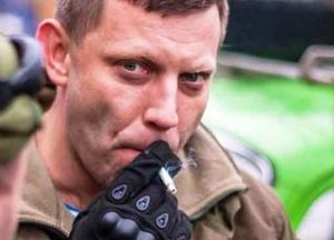"Зачем он в носу ковыряется": медаль с курящим Захарченко высмеяли в сети (фото)