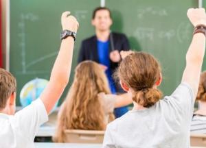 Учителей русскоязычных школ отправят на переподготовку