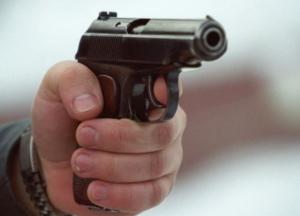 В Черновцах посреди улицы подстрелили мужчину