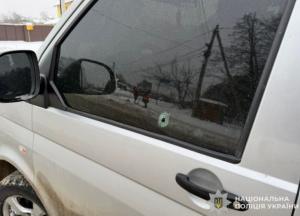 Поблизу Львова обстріляли автомобіль військкомату, поліція розшукує нападника