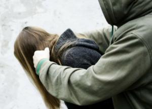 В Полтаве педофил напал на 11-летнюю девочку посреди улицы