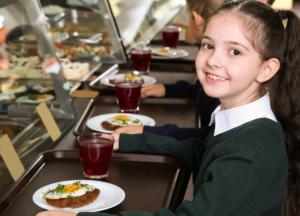 Що змінюється з 1 вересня: військова підготовка для студентів, повістки на бодікамеру, безплатне харчування у школах