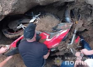 Житель Житомирщины украл и закопал мотоцикл во дворе (фото)