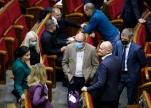 Рада приняла закон о госслужбе с предложениями Зеленского