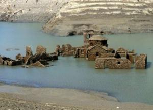 В Италии восстановят старинную деревню на дне озера 