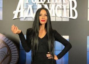 Катя Осадчая примерила образ брюнетки (фото)