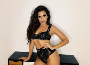 Настя Каменских поделилась пикантными снимками в белье (фото)