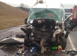 На Львовщине столкнулись шесть авто, пострадал ребенок