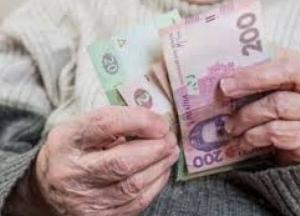 Компенсации пенсионерам старше 75 лет по 400 гривен отложили на конец года