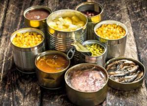 Медики назвали полезные консервированные продукты
