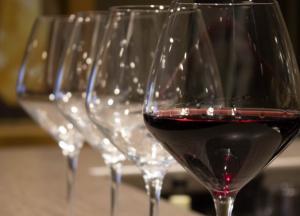 Алкоголь и лишние килограммы: ученые назвали необычные условия долголетия