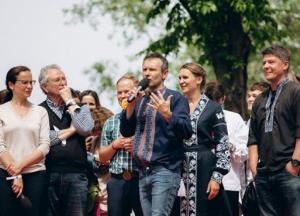 Вакарчук перерегистрировал на себя партию "партнеров"