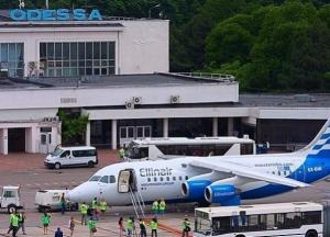 В одесском аэропорту проходят обыски (фото)