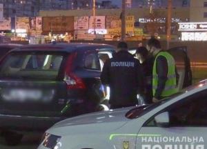 В Киеве злоумышленник взял в заложники двоих женщин и требовал выкуп (видео)