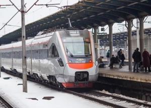 Все поезда на запад Украины стали эвакуационными