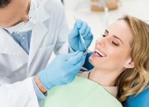Названы самые опасные для здоровья зубов привычки