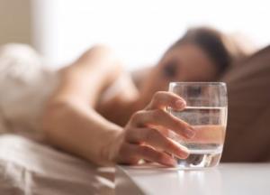 Названы напитки, полезные для приема натощак