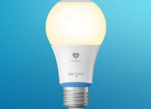 На CES 2022 представили умную лампочку, которая следит за сном и температурой человека