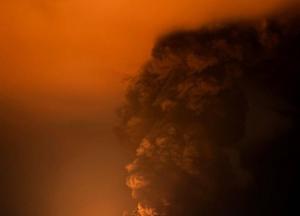 Крим не спить: потужні вибухи, блекаут, мінус нафтовий термінал і електропідстанції (відео)