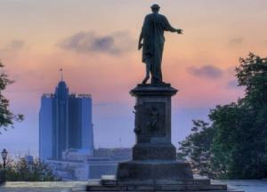 В Одессе не соблюдают карантин: десятки людей собрались в ночном клубе (фото)