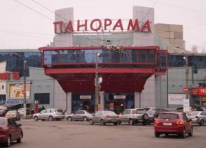 В Одессе автомобиль сбил трех человек на парковке