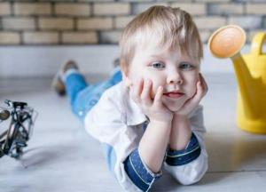 Медики объяснили, почему современные дети начинают позже говорить