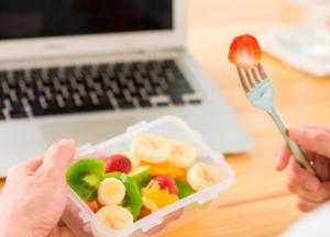 Названы привычки, разрушающие желудок