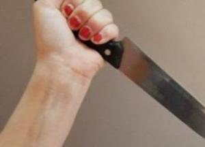 В Киеве женщина ударила сожителя ножом в шею