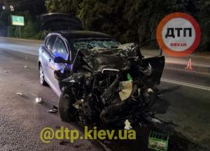 В Киеве произошло лобовое ДТП - водитель погиб на месте (фото)