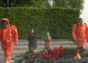 Столичный парк Вечной Славы во время акции ко Дню победы дезинфицируют (видео)