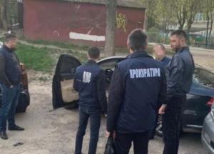 Во Львове на взятке задержали полицейского