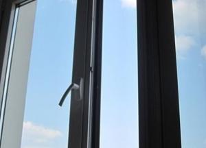 В Киеве ребенок выпал с 21 этажа