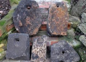 Археологи обнаружили древние якоря из камня