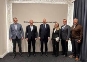Меморіальну дошку консулу Фрітцу Шелльгорну відкрили у Чернівцях: його дії врятували тисячі євреїв