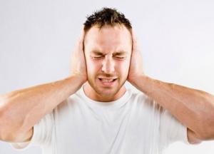 Медики объяснили, чем опасен звон в ушах