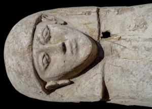 В Египте нашли мумию девочки с сокровищами (фото)