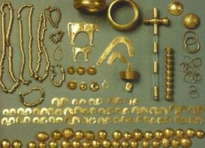 В Болгарии обнаружили самый древний клад в мире (фото)