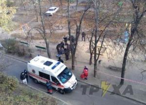 На детской площадке в Харькове произошел взрыв, мужчине оторвало часть руки (фото)