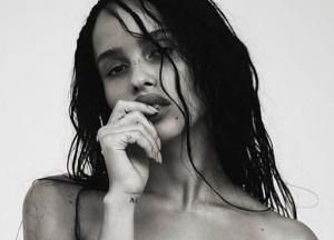 Зои Кравиц поделилась откровенным фото