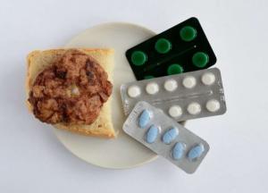 Медики объяснили, какие продукты категорически нельзя совмещать с лекарствами